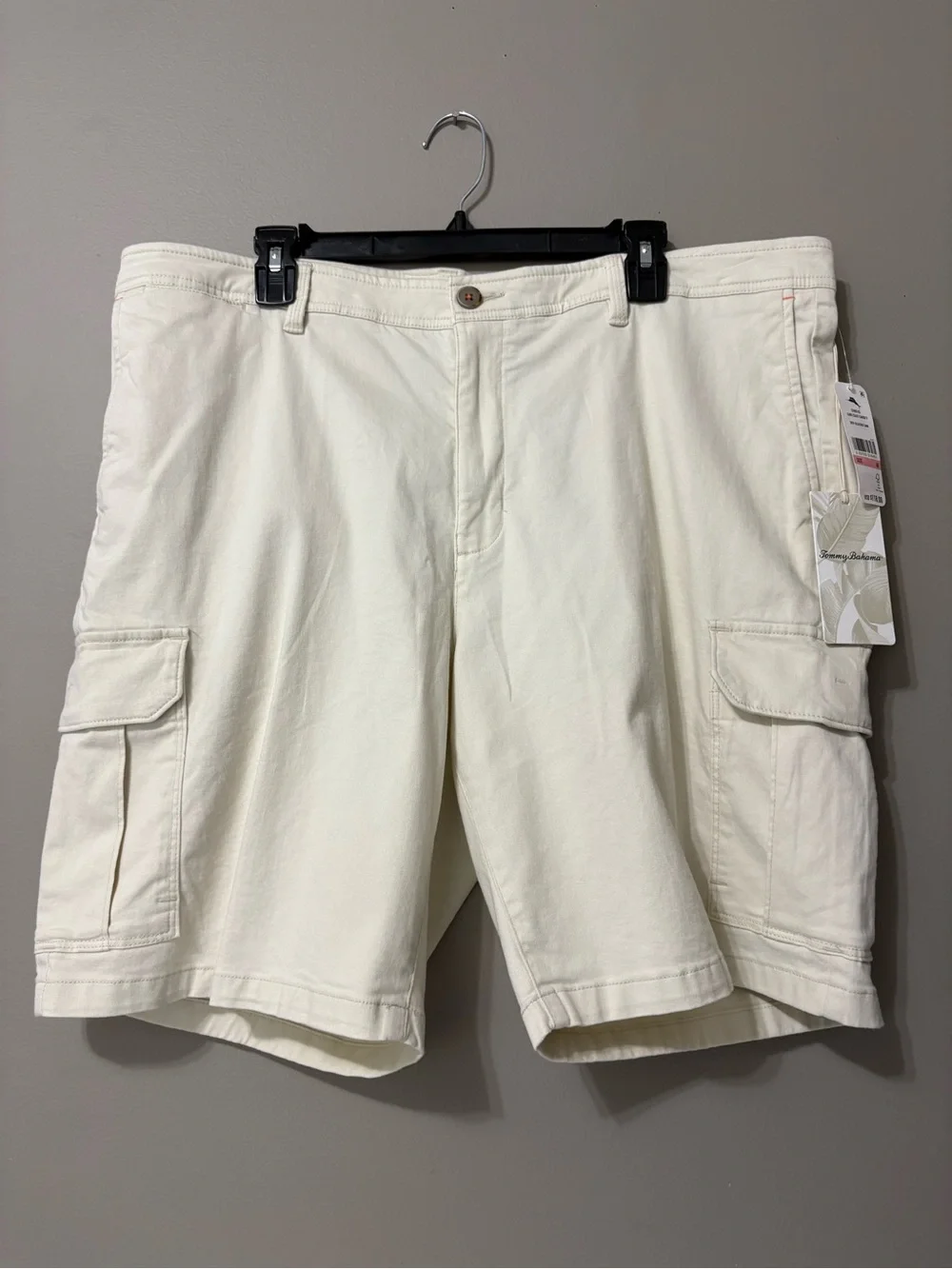 Tommy Bahama Coast Cargo Short Men’s Size 49x9” sand Stretch soft casual NWT